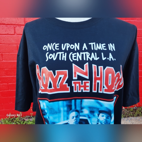 "BOYZ N the HOOD" t-shirt from a classic movie staple🎬 - Picture 5 of 6